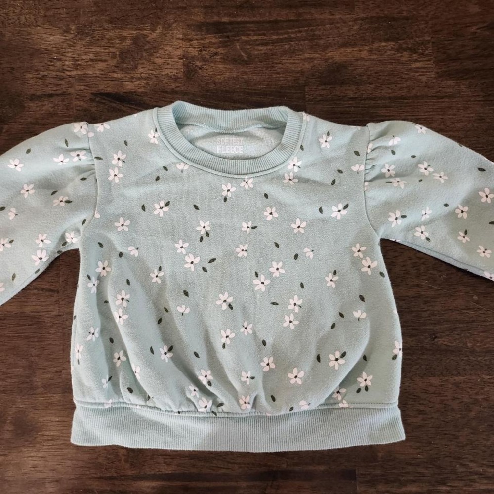 soft fleece green and white flower top